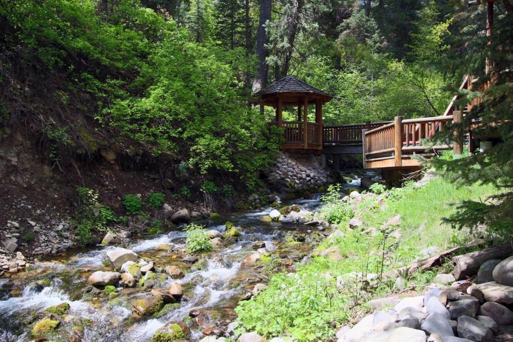 Log Cabin On The Stream Sundance, Utah Zewnętrze zdjęcie